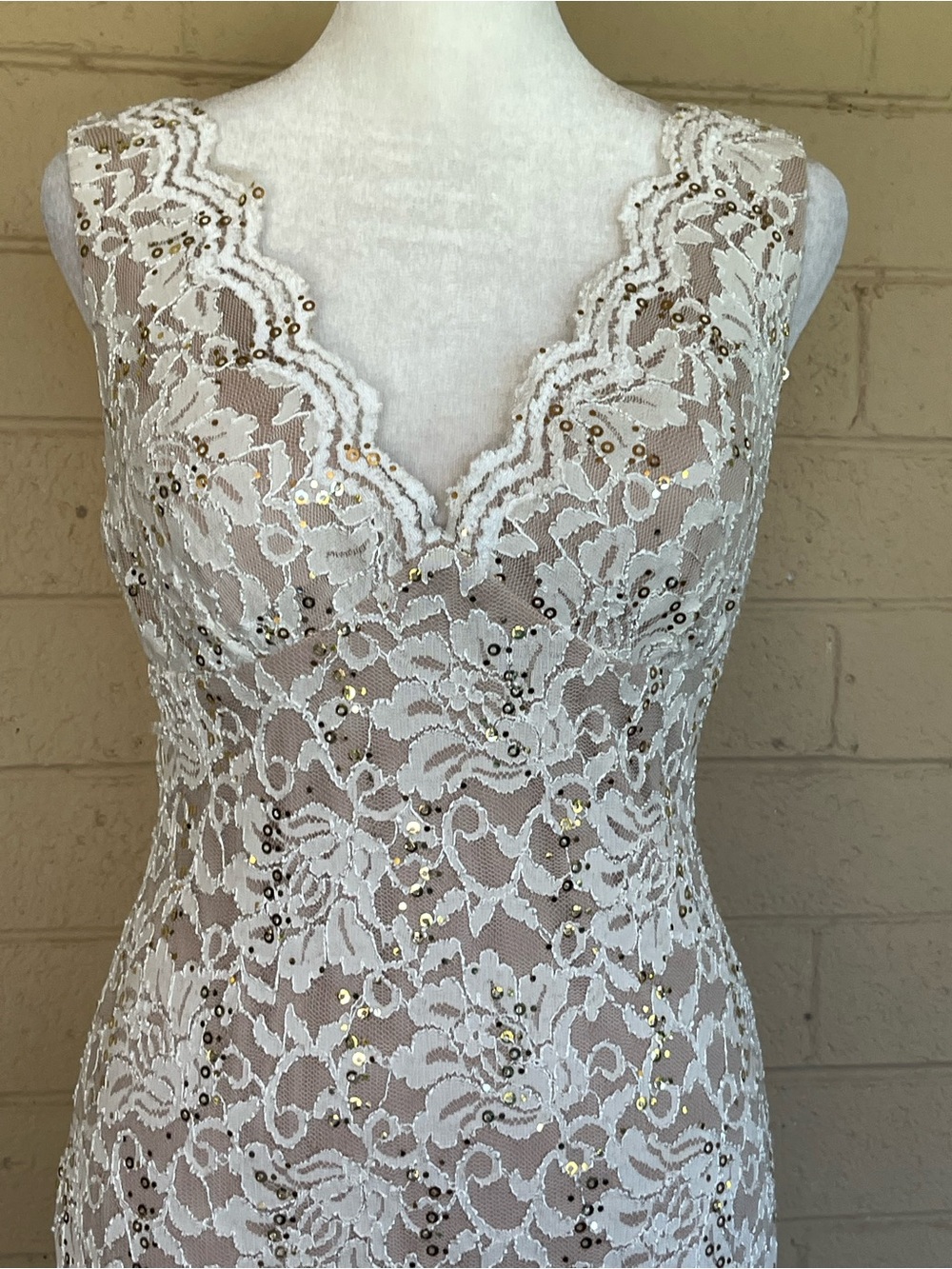 Ivory Lace Open-Back Dress, sequins. Morgan & Co. Stretchy. Bridal shower. S-M - Picture 5 of 12